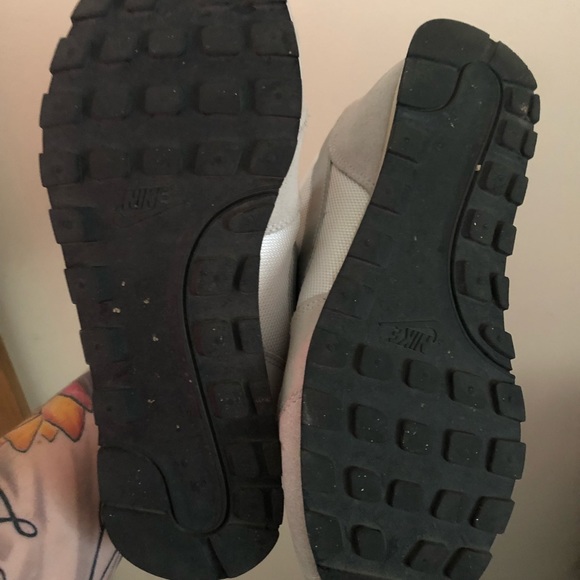 Nike shoes - Picture 3 of 4